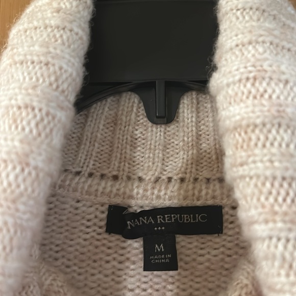 Banana Republic Factory Women’s Oversized Turtleneck Sweater New Tan Medium - Picture 14 of 14